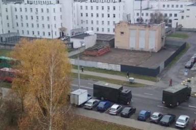 Протестное воскресенье в Минске: отключен интернет, на улицах спецтехника