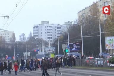 «Людей мало, но они агрессивные»: что рассказали на госТВ о воскресном марше протеста в Минске 