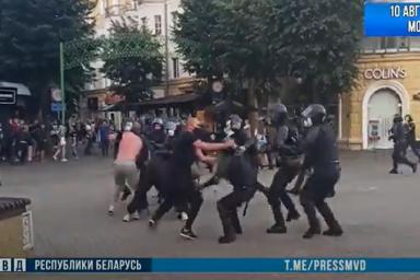 Белорус получил 3 года тюрьмы за нападение на участкового на акции протеста 