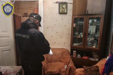 В Новогрудке двое мужчин проникли в дом к пенсионеру и избили его палкой