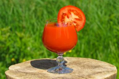 Ученые: томатный сок помогает снизить давление, однако есть одно «но»
