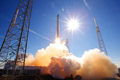 Первый с 2011 года: SpaceX и NASA отправили корабль Crew Dragon к МКС
