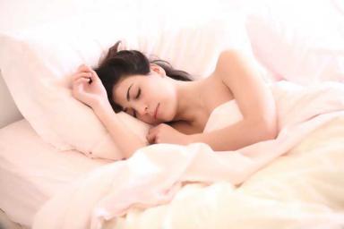 Полезный совет о том, как быстро и крепко уснуть после тяжелого трудового дня