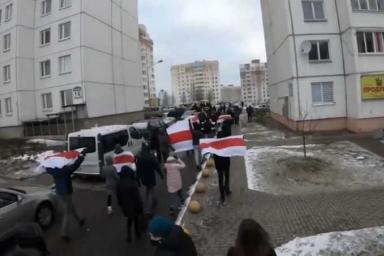 В разных районах Минска с самого утра проходят протестные шествия 