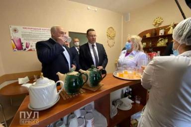 Лукашенко в больнице угостили чаем: Пул Первого опубликовал кадры 