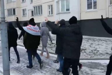 В Минске замечены водометы: протестующие начали выходить на акции солидарности