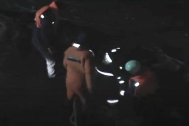 Решил проверить лед на прочность: в Волковыске спасатели доставали из реки мужчину