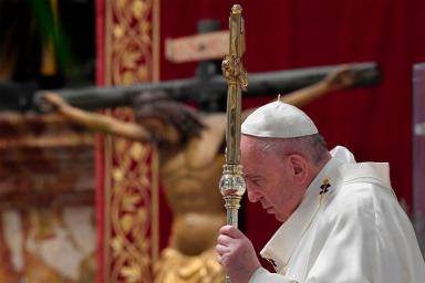 Папа Римский сдал тест на COVID-19 из-за заражения двух кардиналов в Ватикане