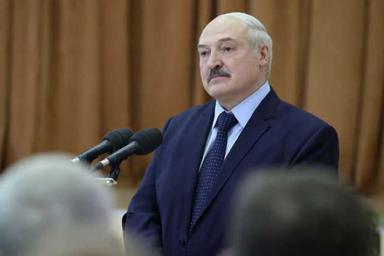 Президент-белорусам: Никому не верьте, что Лукашенко там Конституцию под себя делает