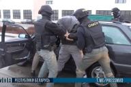 В Слониме с ОМОНом задерживали подозреваемых в поджоге покрышек на дороге