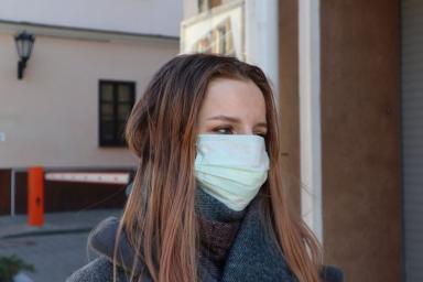 Что произойдет, если вместо маски использовать шарф – рассказал белорусский вирусолог