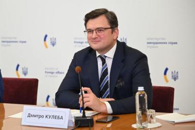 Кулеба: Киев не поддерживает экономические санкции против Минска