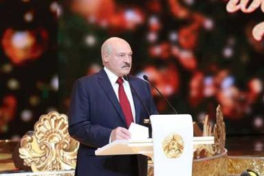 «Пусть будет мир»: Лукашенко поздравил белорусов с Рождеством
