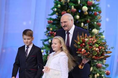 Лукашенко рассказал детям, что такое «волшебный мир»