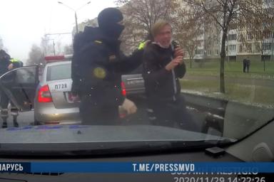 В Минске задержали 16-летнего подростка, бросавшего камни в транспорт милиции на протестах