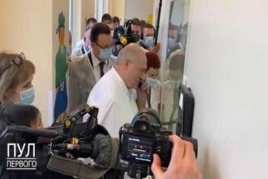 Лукашенко в РНПЦ онкологии посоветовал ребенку в 12 часов ночи включить телевизор 