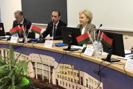 Семьи с детьми. Минтруда заявляет о расширении мер поддержки с 2021 года