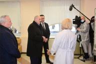 «Я надел этот «намордник» на нос и пошел дальше». Лукашенко о своем посещении больницы