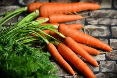 Как подготовить морковь к салату без варки: 2 простых способа