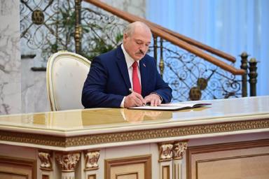 Стало известно, кому из белорусов Лукашенко объявил Благодарность