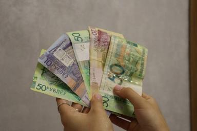Премьер-министр пообещал: средняя зарплата белорусов в декабре составит свыше 1 340 рублей