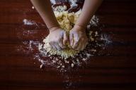 Как приготовить воздушный пирог на кефире: рецепт на скорую руку