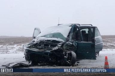 В лобовом ДТП с грузовиком и Peugeot на трассе М8 погиб водитель легковушки