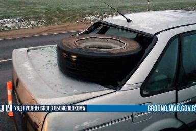 Под Гродно оторвавшимся колесом МАЗа повредило два автомобиля