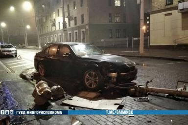 BMW снес светофор в центре Минска