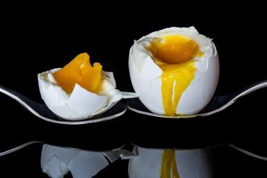 3 рецепта масок для кожи вокруг век с эффектом лифтинга на основе яйца