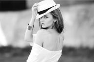 Какие девушки влюбляют в себя мужчин с первого взгляда: 3 важных признака