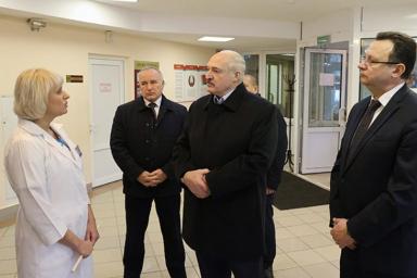 Лукашенко: в Беларуси 21,5 тыс. пациентов с ковидными пневмониями 