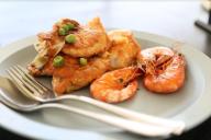 Как приготовить роскошный новогодний салат из морепродуктов: изысканный рецепт