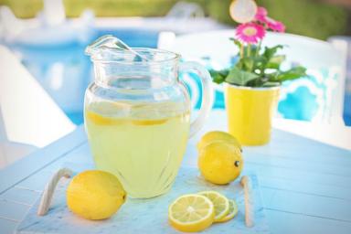 Кому полезно пить воду с лимоном, а кому вредно