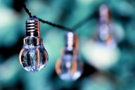 В десятках городов Польши власти отключили освещение в знак протеста против правительства