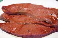 Названа основная ошибка, из-за которой не выходит жареная печень