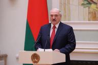 Лукашенко: Мир стремительно меняется, становится все менее безопасным для жизни нормального человека