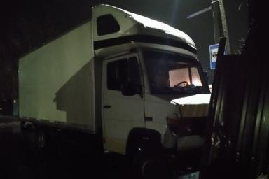 ДТП в Бобруйске: между грузовиком и деревом оказались зажатыми два человека