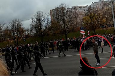 Житель Минска на акции протеста вышел на проезжую часть. СК: блокировка дороги принесла ущерб более 10 000 рублей    