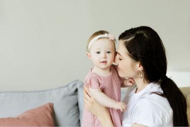 Какие фразы раздражают молодых мам в декрете больше всего: психологи составили список