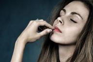 Дело не только в стрессе: ученые выяснили, почему некоторые люди грызут ногти