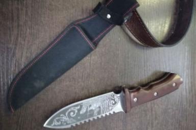 В Солигорске пьяный мужчина с ножом приставал к прохожим и вел себя агрессивно