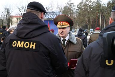 Лукашенко в гостях у ОМОНа пообещал силовикам «самое современное вооружение»