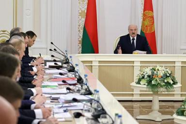 Лукашенко поручил разработать механизм сдерживания цен «по всем направлениям»