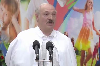 Лукашенко: Протесты нам не страшны, будет тяжело, но переживем. Не перейдут красную черту - будут ходить. Перейдут – получат