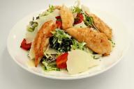 Как приготовить вкусный и полезный салат Цезарь: простой рецепт