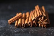 Зачем опытные кулинары добавляют к мясу и птице корицу: хитрость, о которой мало кто знает