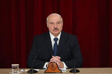 Лукашенко объяснил, как лечить белорусов в пандемию: не выпихивать из больниц, но и не передерживать