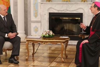 Лукашенко встретился с архиепископом Клаудио Гуджеротти - спецпосланником Папы Римского 