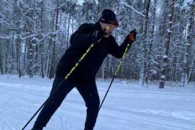 Лукашенко в субботу вышел покататься на лыжах: кадры